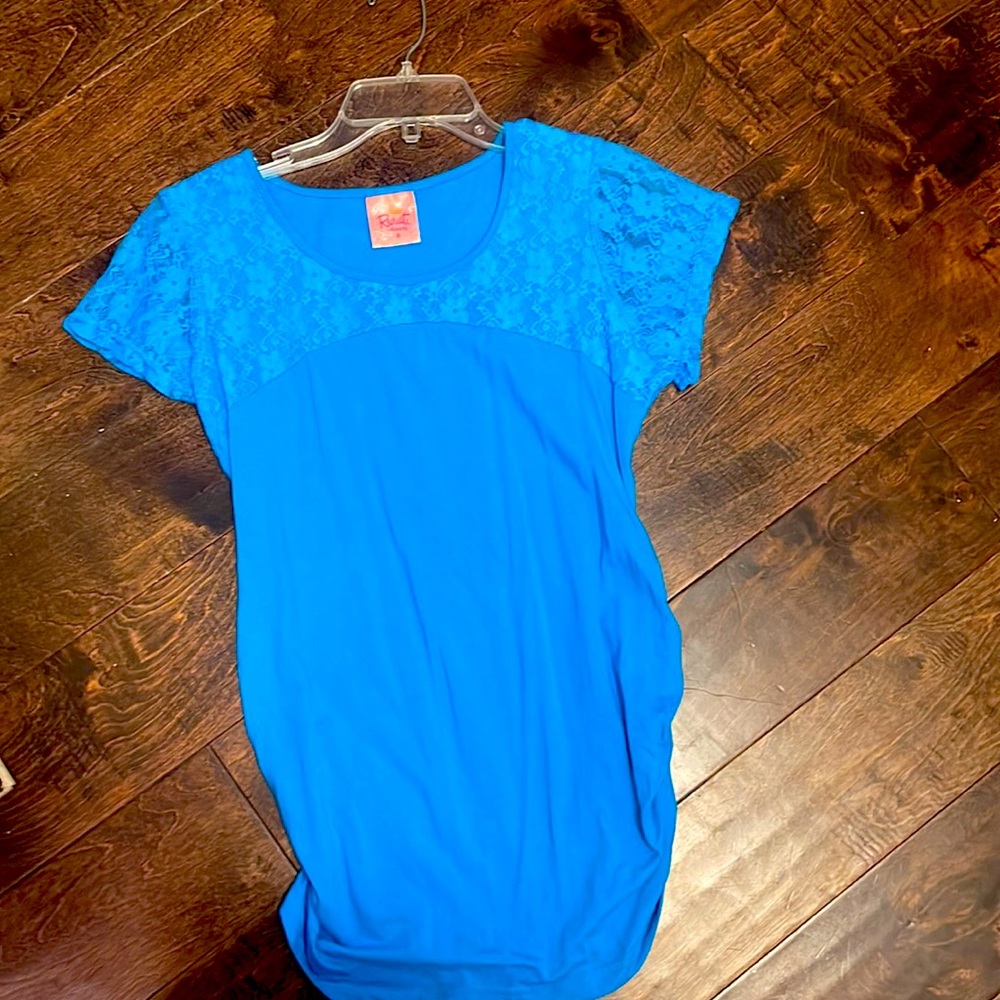 New never worn without tags maternity shirt